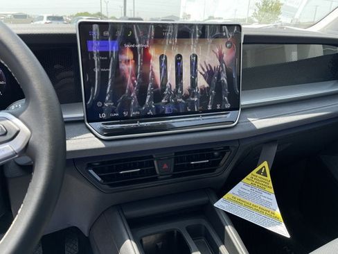 New 2026 Volkswagen Tiguan SE FWD image 14