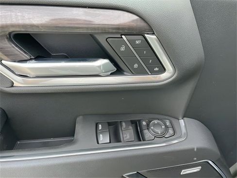 Used 2025 Chevrolet Silverado 1500 LTZ image 26
