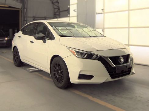 Used 2022 Nissan Versa S FWD image 2