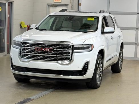 Used 2022 GMC Acadia Denali w/ Denali Ultimate Package FWD image 3
