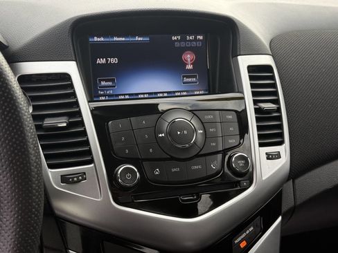 Used 2015 Chevrolet Cruze LT w/ Technology Package image 18