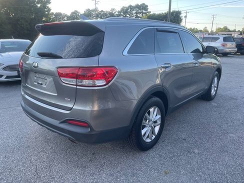 Used 2016 Kia Sorento AWD w/ LX Convenience Package image 4