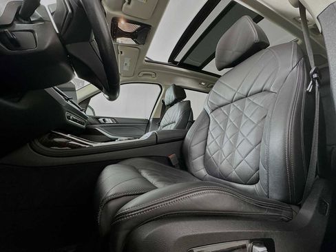 Used 2024 BMW X7 xDrive40i w/ Premium Package image 19