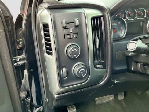 Used 2018 Chevrolet Silverado 1500 LT AWD/4WD image 10