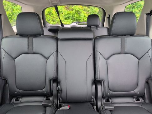 Used 2025 Honda Pilot EX-L image 30