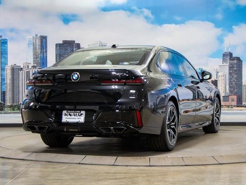 Used 2025 BMW 760i xDrive w/ Premium Package image 8