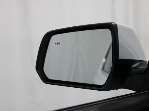 Used 2021 Chevrolet Traverse LT FWD image 11