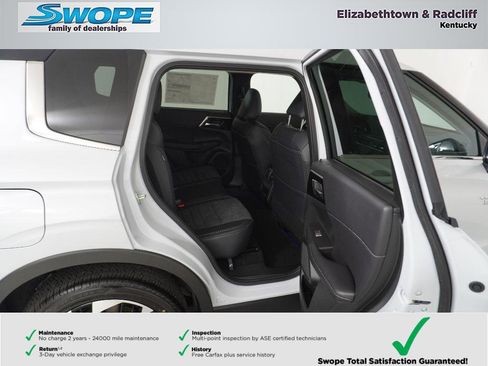 New 2025 Mitsubishi Outlander SE image 11