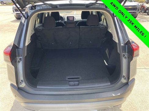 Used 2023 Nissan Rogue SV image 37