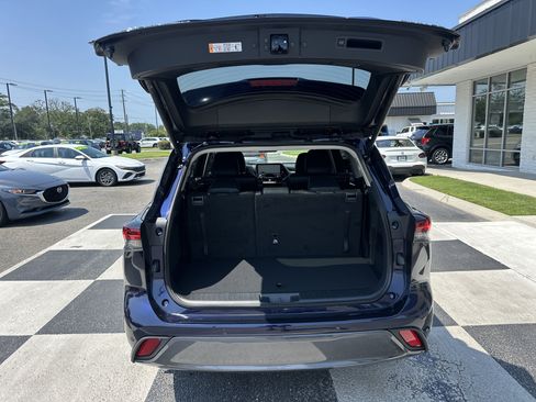 Used 2026 Toyota Highlander Limited AWD/4WD image 8