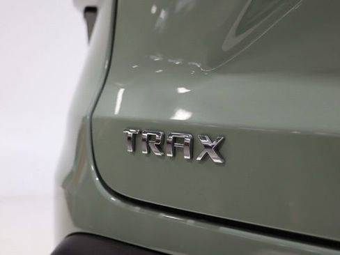 Used 2024 Chevrolet Trax ACTIV w/ Sunroof Package image 14