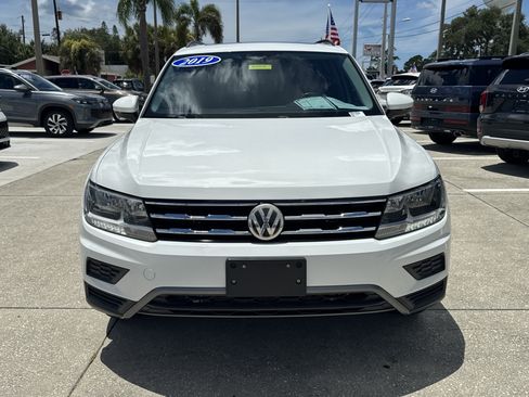 Used 2019 Volkswagen Tiguan SE w/ Panoramic Sunroof Package AWD/4WD image 2
