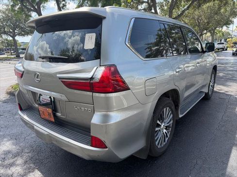 Used 2018 Lexus LX 570 4WD image 6