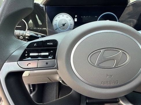 Used 2024 Hyundai Elantra SEL FWD image 34