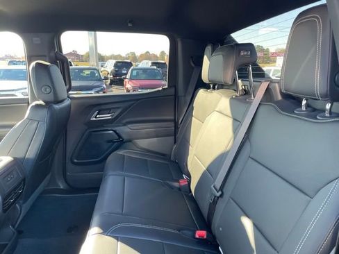 New 2025 Chevrolet Silverado EV LT image 27