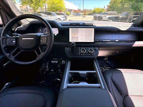 Used 2025 Land Rover Defender 130 V8 AWD/4WD image 18
