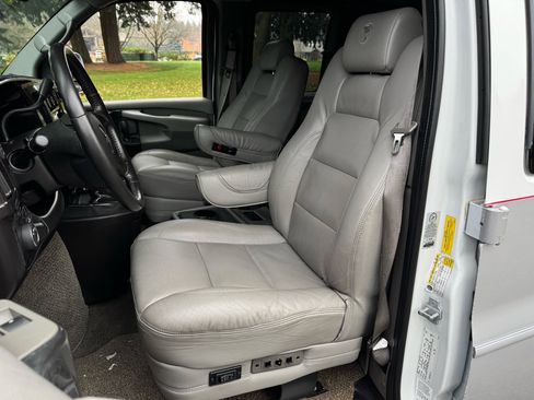 Used 2008 Chevrolet Express 1500 AWD w/ Preferred Equipment Group image 11