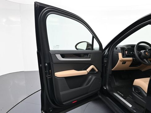 Certified 2026 Porsche Cayenne AWD/4WD image 15