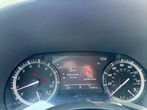Used 2021 Toyota Highlander XLE FWD image 12