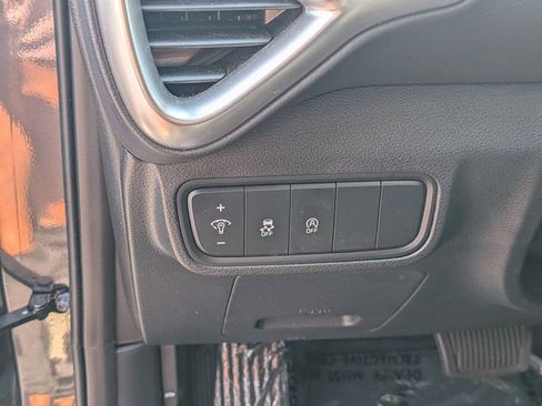 Used 2025 Kia Soul LX FWD image 13