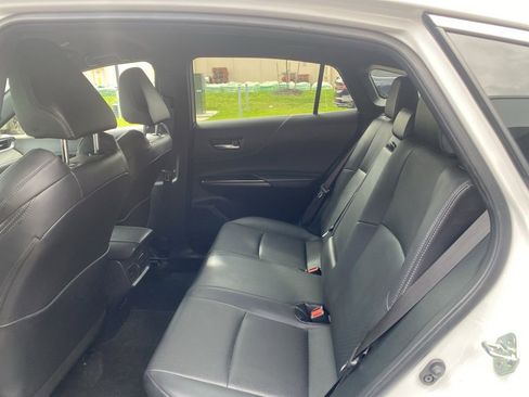 Used 2023 Toyota Venza Limited image 28