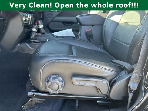 Used 2023 Jeep Wrangler Unlimited Sahara image 9