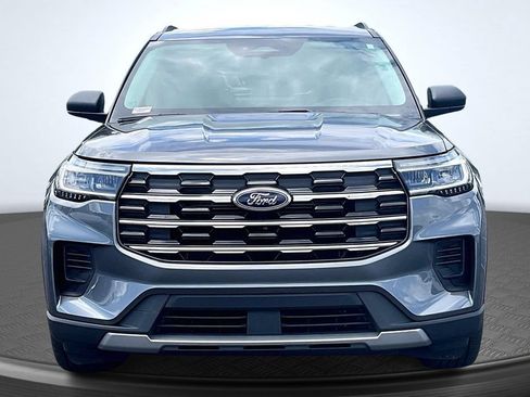 Used 2026 Ford Explorer Active RWD image 2