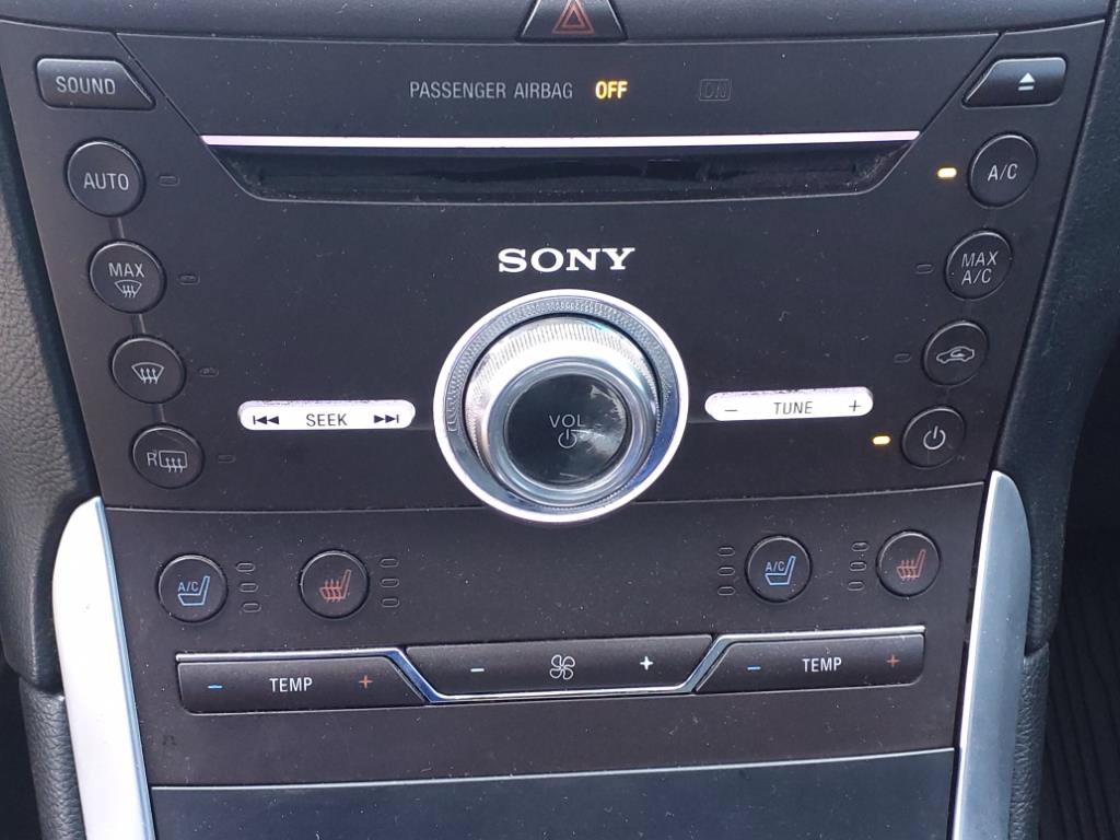 Used 2018 Ford Edge Titanium w/ Equipment Group 301A FWD image 8