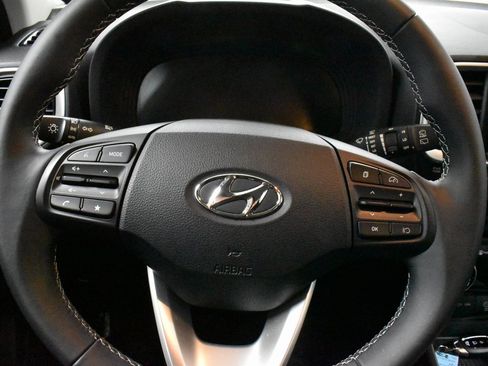 Used 2024 Hyundai Venue SEL image 21