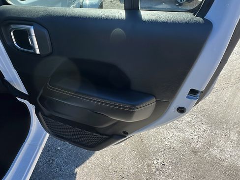 Used 2025 Jeep Wrangler Sahara image 20