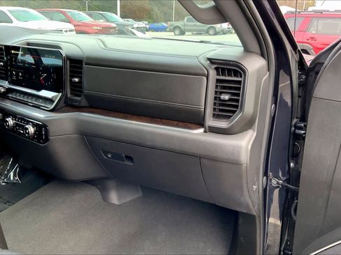 Used 2025 GMC Sierra 1500 SLT image 17