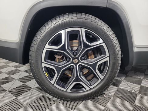 Used 2025 Rivian R1S Adventure AWD/4WD image 12