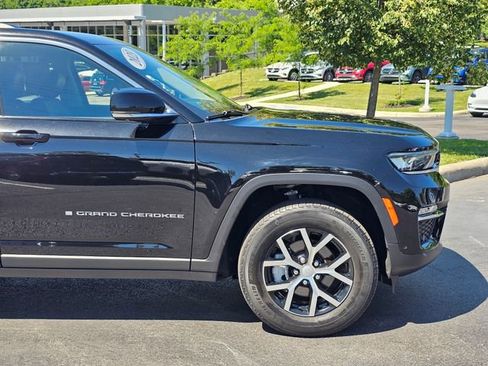 Used 2023 Jeep Grand Cherokee Limited w/ Luxury Tech Group II AWD/4WD image 7