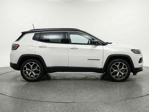 Used 2025 Jeep Compass Limited AWD/4WD image 11
