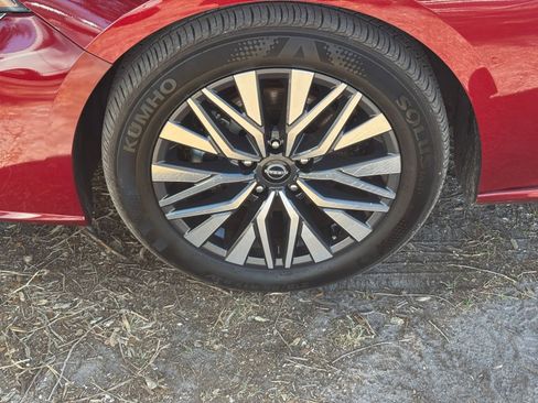 Used 2025 Nissan Altima 2.5 SV FWD image 31