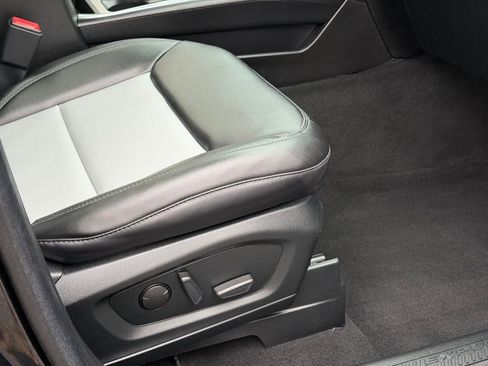 Certified 2022 Ford Explorer XLT w/ Equipment Group 202A image 28