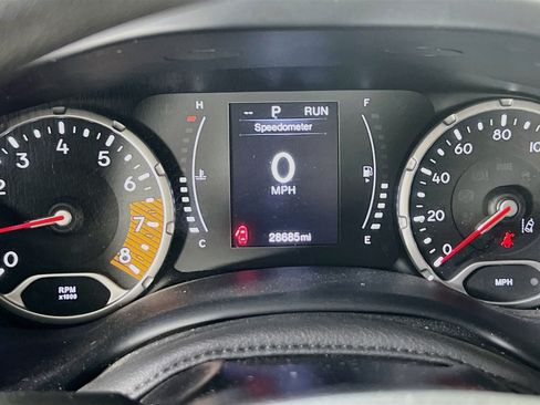 Used 2023 Jeep Renegade Latitude AWD/4WD image 12