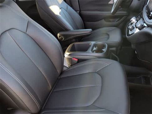 New 2026 Chrysler Pacifica Select image 26