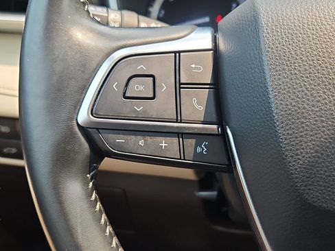 Used 2021 Toyota Highlander XLE AWD/4WD image 25