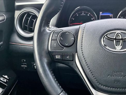 Used 2018 Toyota RAV4 SE image 23