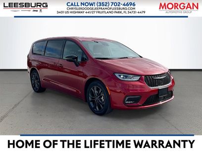 New 2026 Chrysler Pacifica Select