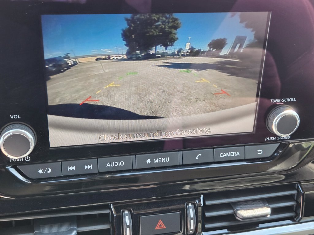Used 2025 Nissan Pathfinder SV FWD image 16