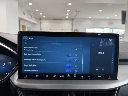 Used 2025 Ford Escape Platinum w/ Premium Technology Package image 19