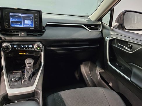 Used 2020 Toyota RAV4 XLE w/ Convenience Package image 11