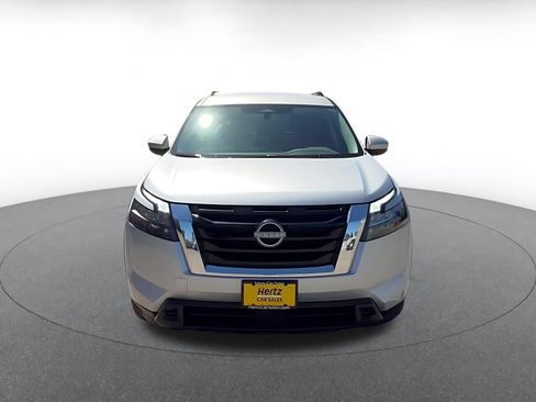 Used 2025 Nissan Pathfinder SV FWD image 8