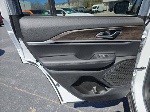 New 2026 Jeep Grand Cherokee Altitude AWD/4WD image 14