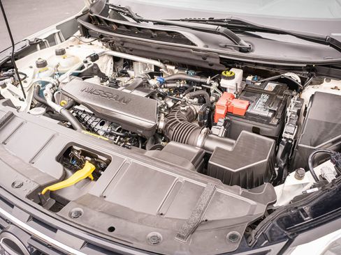 Used 2024 Nissan Rogue S image 12