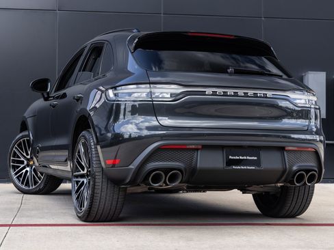 Certified 2026 Porsche Macan AWD/4WD image 3
