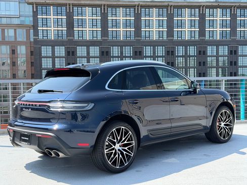 Certified 2022 Porsche Macan S AWD/4WD image 7