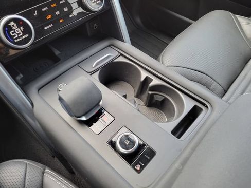 Used 2025 Land Rover Discovery Dynamic SE AWD/4WD image 39